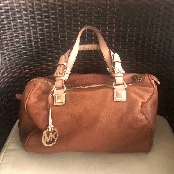 MICHAEL Michael KORS GRAYSON SPEEDY SATCHEL W/ Shoes - Picture 3 of 16